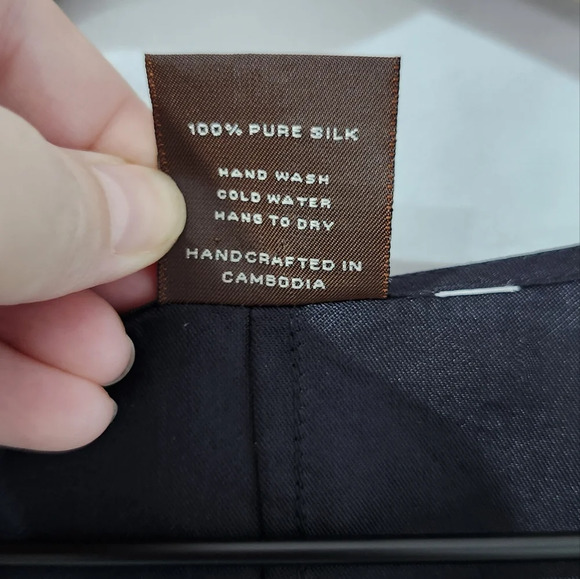 Artisans Angkor Womens Silk Tunic Top Size L (?) Black Shell Buttons Cambodian - Picture 8 of 9